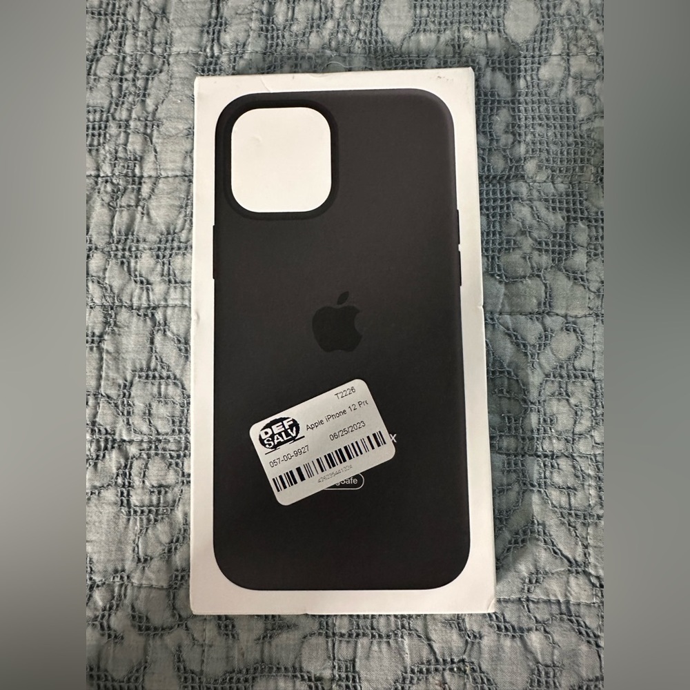 APPLE PHONE CASE. WITH MAGSAFE